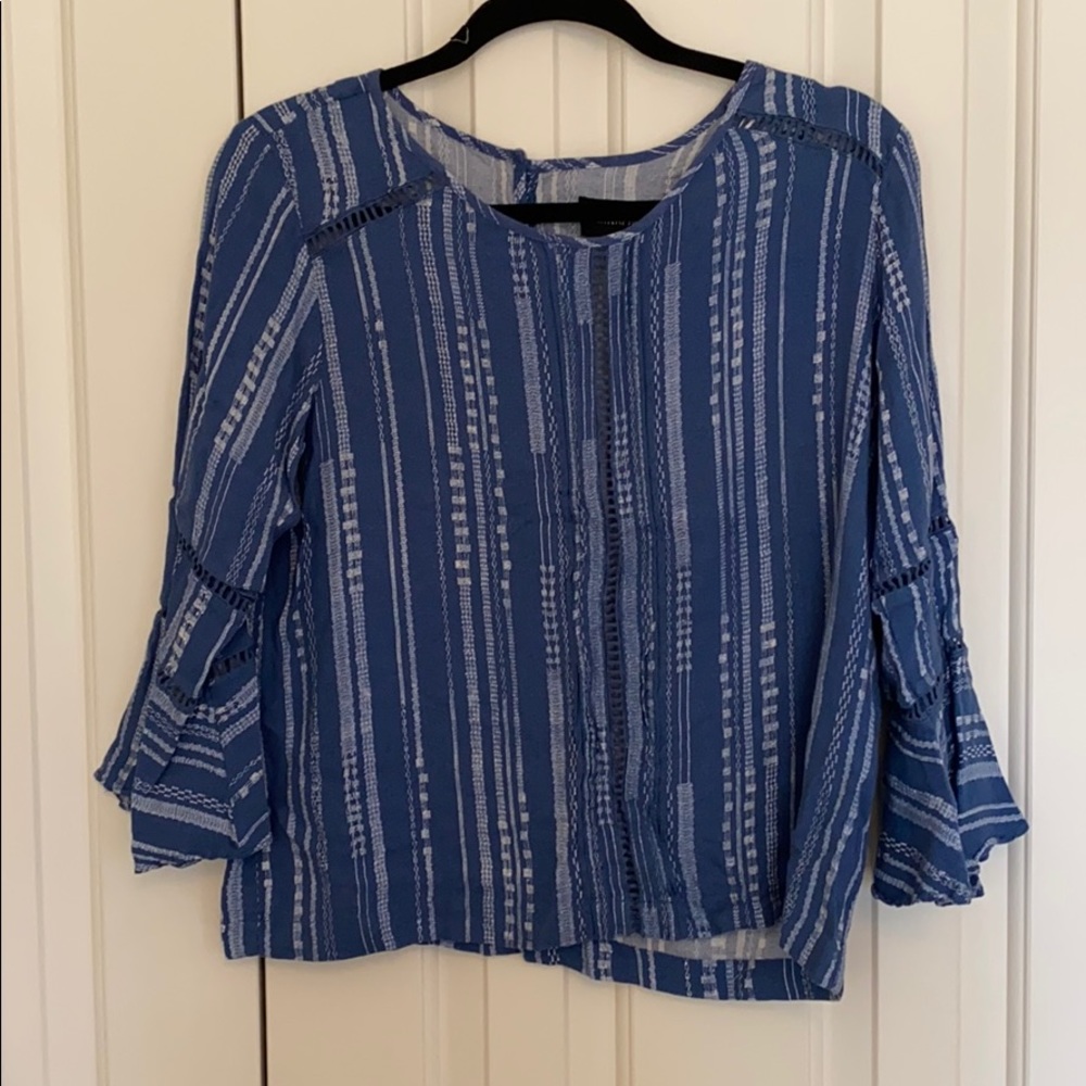 NWOT MinkPink Blue Flowey Top